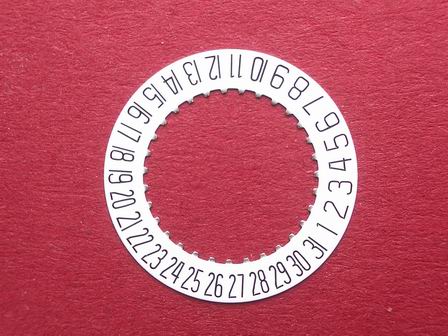 ETA Datumsscheibe, Kaliber 956.412, schwarze Schrift auf silbernen Grund,  Datumsfenster bei der 4,5 