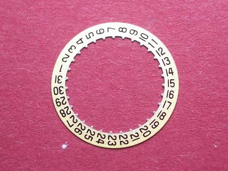 ETA Datumsscheibe, Kaliber F03.111, schwarze Schrift auf goldenen Grund, Datumsfenster bei der 3 