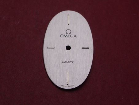 Omega Zifferblatt, 15,3mm x 26,0mm, silber mit silberfarbenen Inlays 