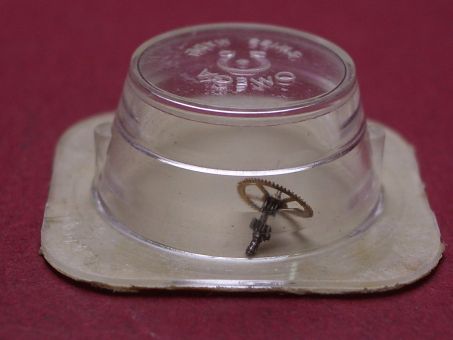 Omega 211 - Teile-Nr. 1224 - Minutenrad mit Minutenrohr, Höhe 4,61 