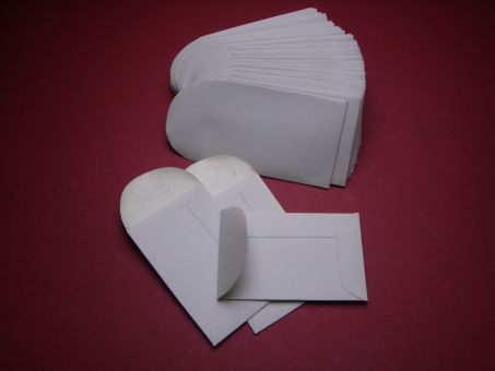 50 Stück Papiertütchen mit Klebelasche 40mm x 60mm im geschlossenen Zustand 