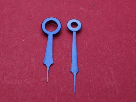 Taschenuhr-Zeiger blau, Loch-Ø Std/Min 275/165, Länge Stundenzeiger: ca. 14mm, Länge Minutenzeiger ca. 17mm 