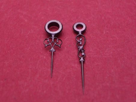 Taschenuhr-Zeiger schwarz Roskopf Louis XV , Loch-Ø Std/Min 195/120, Länge Stundenzeiger: ca. 9,7mm, Länge Minutenzeiger ca. 12,7mm 