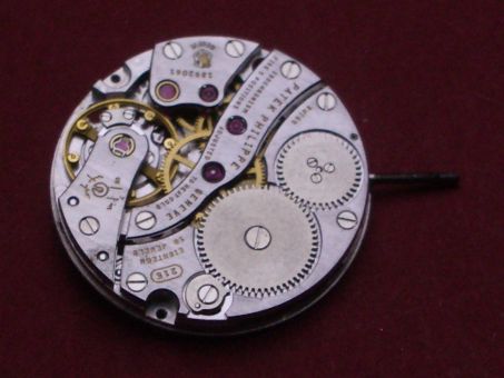 Patek Philippe Uhrwerk, Kaliber 215, Handaufzug, ohne Stundenrad, 28.800 A/h, 10 Linien, Ø 21,5mm, H=2,55mm, 18 Lagersteine 