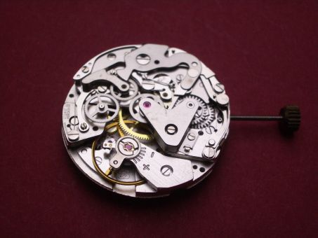 Valjoux Uhrwerk Cal. 7733, Handaufzug-Chronograph, Ø 31,0mm (14 Linien), H=6,0mm, f=18,000vph, 17 Steine 
