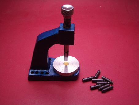 Pressstock zum Zeigersetzen mit 8 Aufsätzen 