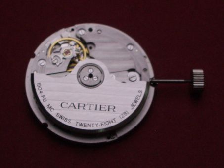 Cartier Uhrwerk, Cal. 1904-FU MC, Tag- & Nachtanzeige, Kleine Sekundenanzeige, zweite Zeitzonenanzeige, Stunde, Minute und Datum bei der 12 