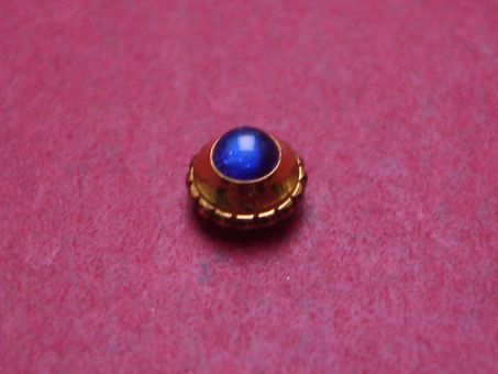 Cartier Krone, gelb mit eingefasstem Spinell, Ø 4,4mm, Höhe 3,3mm, gebraucht 