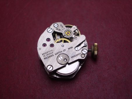 MST (Roamer) Uhrwerk Kal. 944 (auch 444) mit Medina Zifferblatt & Zeigern, Handaufzug, 14,6mm x 17,3mm x 4mm, f = 18,000vph 