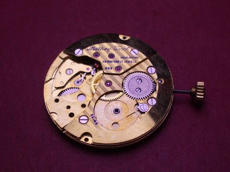 Mathey-Tissot Uhrwerk Kal. 609, Handaufzug, Ersatzteilträger, NOS (New Old Stock) 