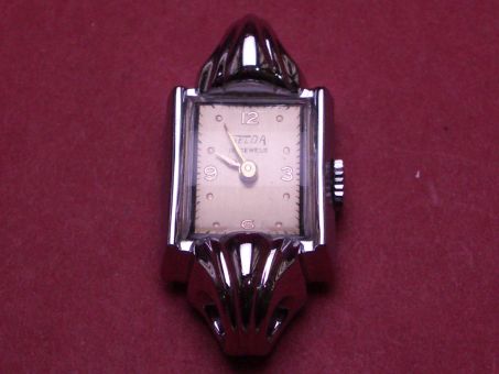 Komplette Uhr von Telda, Messing, 16,4mm x 35,3mm, rosèfarbenes Zifferblatt mit rosèfarbenen Indikatoren, Gehäuseboden aus Stahl 