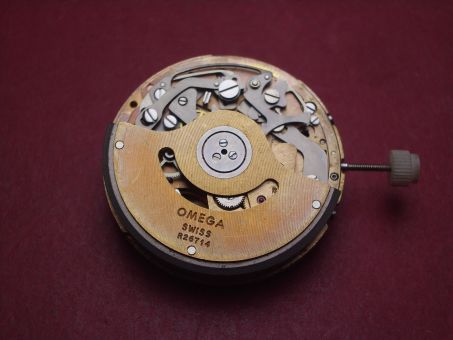 Omega Uhrwerk Kal. 1040 (Basis Lemania Kal. 1340), für Omega Speedmaster Mark III Ref. 176.002, NOS (New Old Stock) 