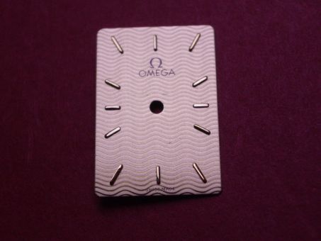 Omega Zifferblatt, ca. 13,6mm x 19,9mm, gold mit goldfarbenen Inlays 
