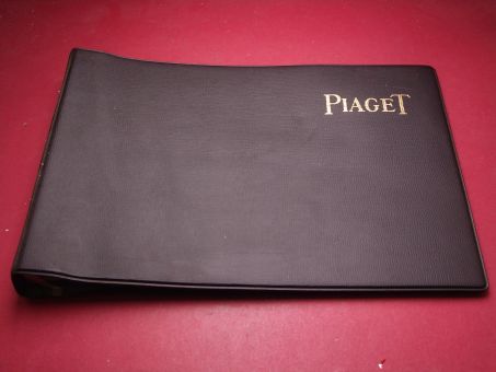 Piaget Heft mit Informationen und Beschreibungen zu verschiedenen Werken/Kalibern, sowie Explosionszeichnungen u.v.m., weist leichte Lagerspuren auf 