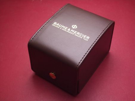 Baume & Mercier Uhr-Box aus Leder mit Umkarton, 7,5cm x 9,5cm x 6,5cm, braun/goldfarbig, neu 