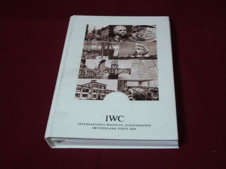 IWC Buch "Sammelband 2008" mit Informationen und Beschreibungen zu verschiedenen Uhren, Werken/Kalibern, sowie Explosionszeichnungen u.v.m., weist leichte Lagerspuren auf 