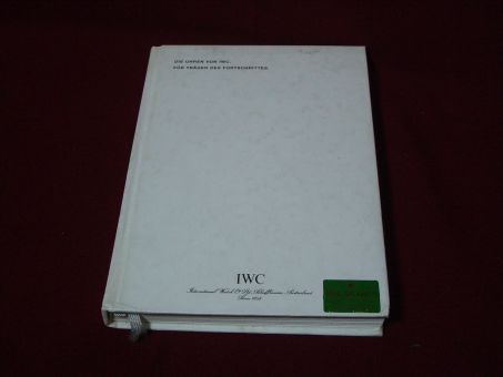 IWC Buch "Die Uhren von IWC. 2001/02" mit Informationen und Beschreibungen zu verschiedenen Uhren, Werken/Kalibern, sowie Explosionszeichnungen u.v.m., weist leichte Lagerspuren auf 