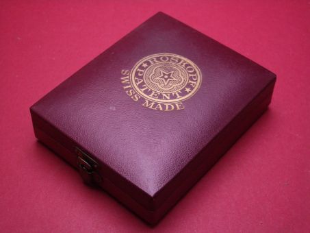 Roskopf Taschenuhr-Etui, für Uhren mit Ø 47mm, Außenmaße: 7,2cm x 9,1cm x 2,3cm, von ca. 1900, NOS (New Old Stock) 
