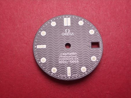 Omega Zifferblatt, Ø 26mm, schwarz/weiß, leichte Gebrauchsspuren 