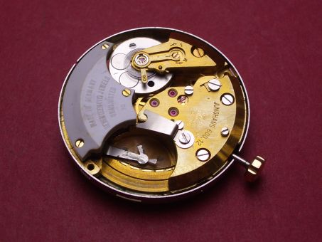 Junghans electronic Uhrwerk Kal. 600.12, Dato-Chron Chronometer, mit Zifferblatt, Zeigern, Passring und Goldkrone, gebraucht 