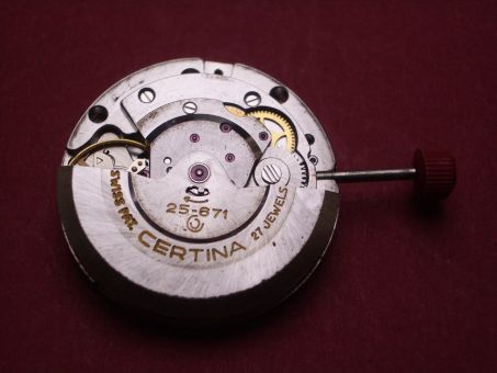 Uhrwerk Certina Cal. 25-671, Automatic, mit Tages- und Datumscheibe 