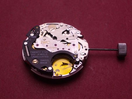 IWC Chronographen Uhrwerk Kal. P1485, weiße Datumsscheibe mit schwarzer Schrift, Datum bei 3, ohne plus Batteriebügel und Schraube, (Uhrwerk nur im Vorabtausch) 