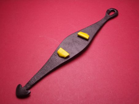 Lederarmband, 8mm im Verlauf auf 35,2mm, Breite der Uhrgehäusebefestigung: 17mm, schwarz/gelb, mit Verschluss zum Einhaken 