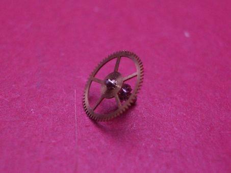 Omega 510 - Teile-Nr. 1224 - Minutenrad mit Minutenrohr, Höhe 4,52mm 