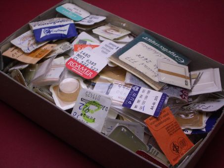 Konvolut verschiedenster Uhrenersatzteile 