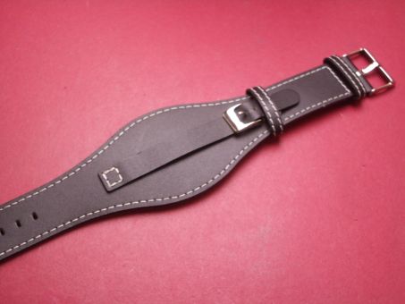 Leder-Armband, Kalbsleder mit Unterlage, 9,5mm im Verlauf auf 22mm an der Schließe, Farbe: schwarz mit heller Naht 