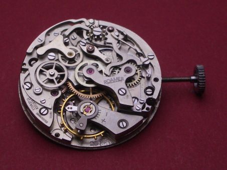 Chronographen-Uhrwerk Valjoux 23 mit Schraubenunruhe und Säulenrad, NOS (New old Stock) signiert ROAMER 