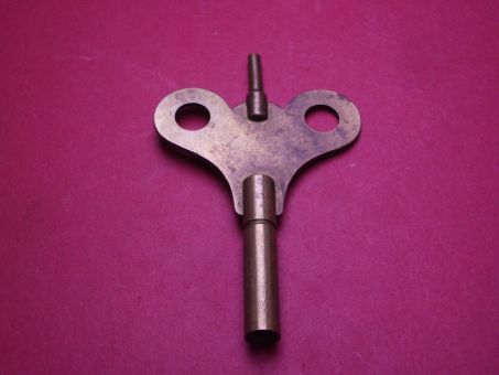 Schöner alter Großuhr-Aufziehschlüssel zur Dekoration, Vierkantmaß 4,0mm 