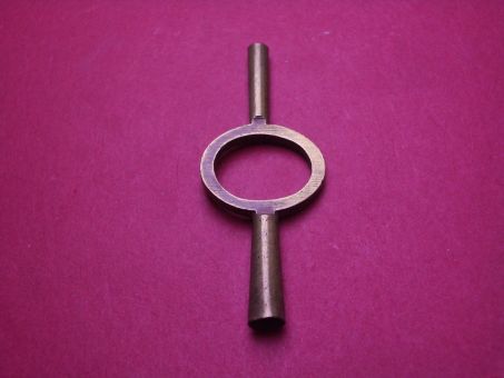 Schöner alter Großuhr-Aufziehschlüssel zur Dekoration, Vierkantmaß 3,5mm x 3,9mm 