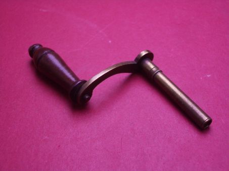 Schöner alter Großuhr-Aufziehschlüssel mit Kurbel zur Dekoration, Vierkantmaß 2,5mm 