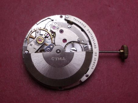 Uhrwerk Cyma Cal. R265 (AS 1674), Automatik, Zentralsekunde, weiße Datumscheibe, Datum bei der 3, signiert Tavannes, NOS (New Old Stock) 