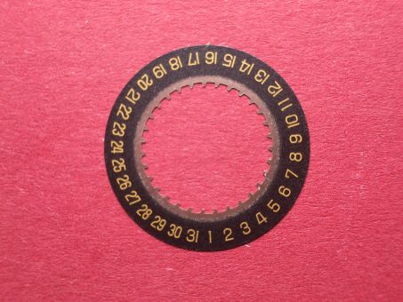 IWC Datumsscheibe, Kaliber 2210, goldene Schrift auf schwarzen Grund, Datumsfenster bei der 6 
